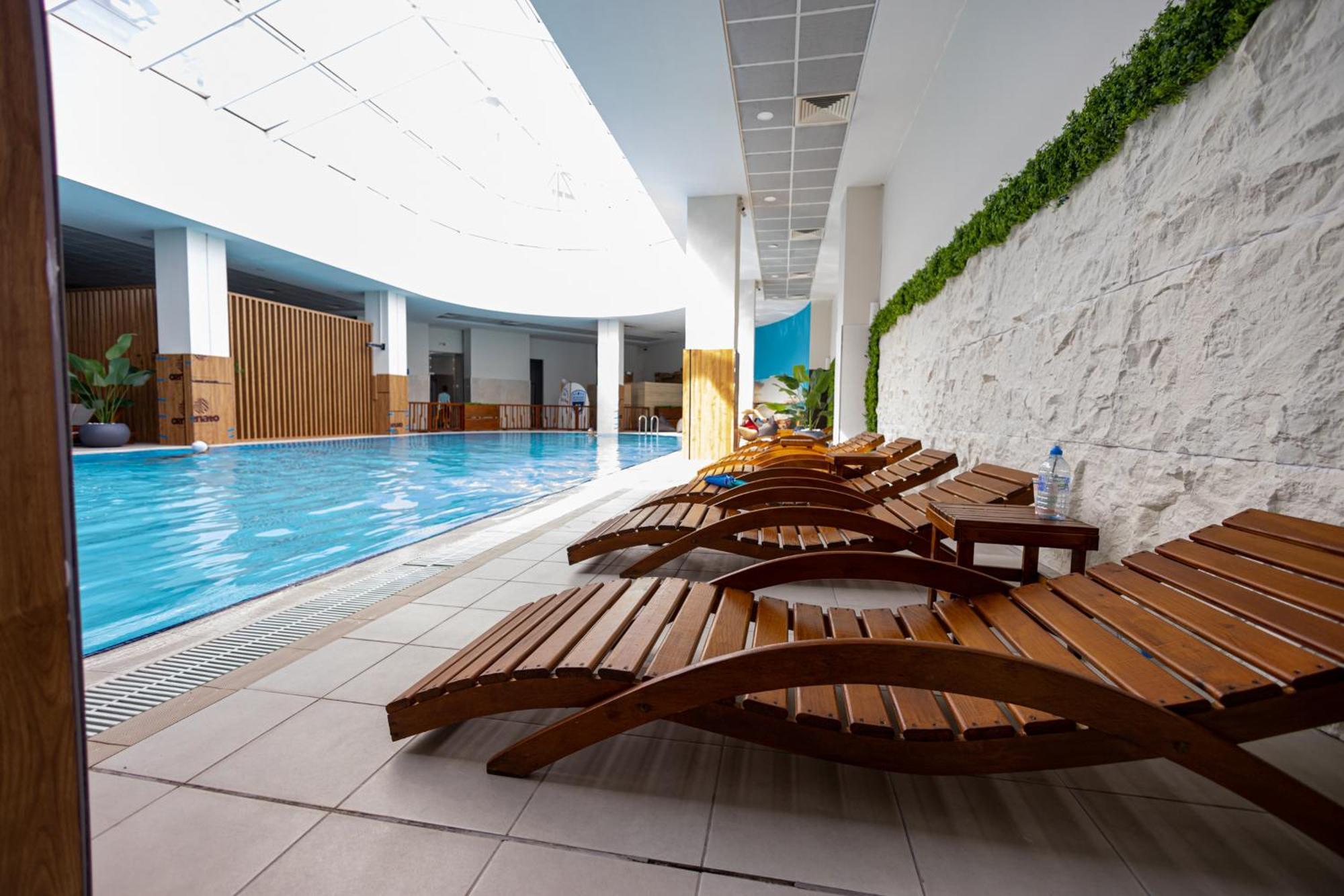 19Th & 18Th Floor Secure Apartments With Pool & Fitness & Parking Included In Price Skopje Luaran gambar