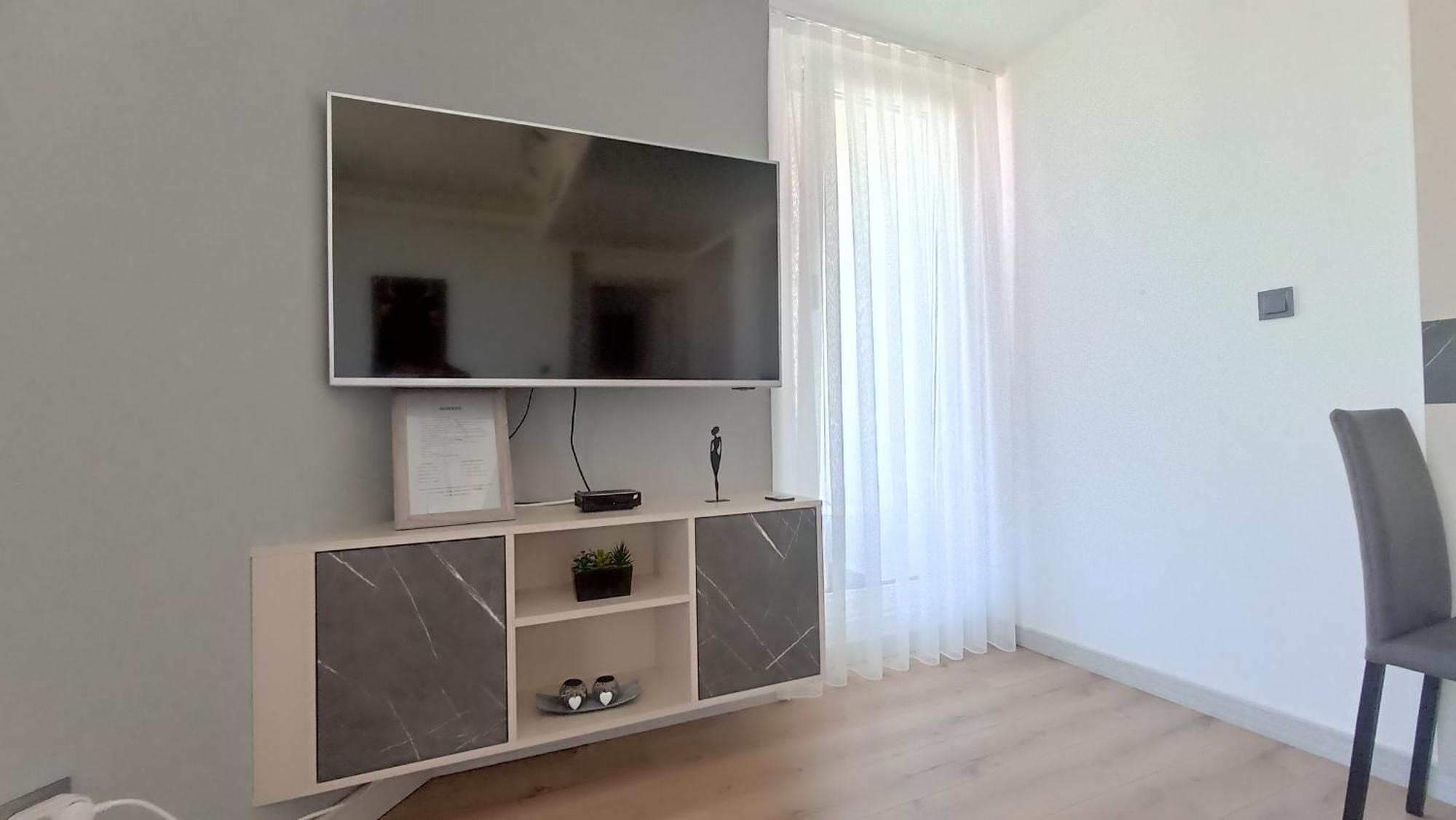 19Th & 18Th Floor Secure Apartments With Pool & Fitness & Parking Included In Price Skopje Luaran gambar