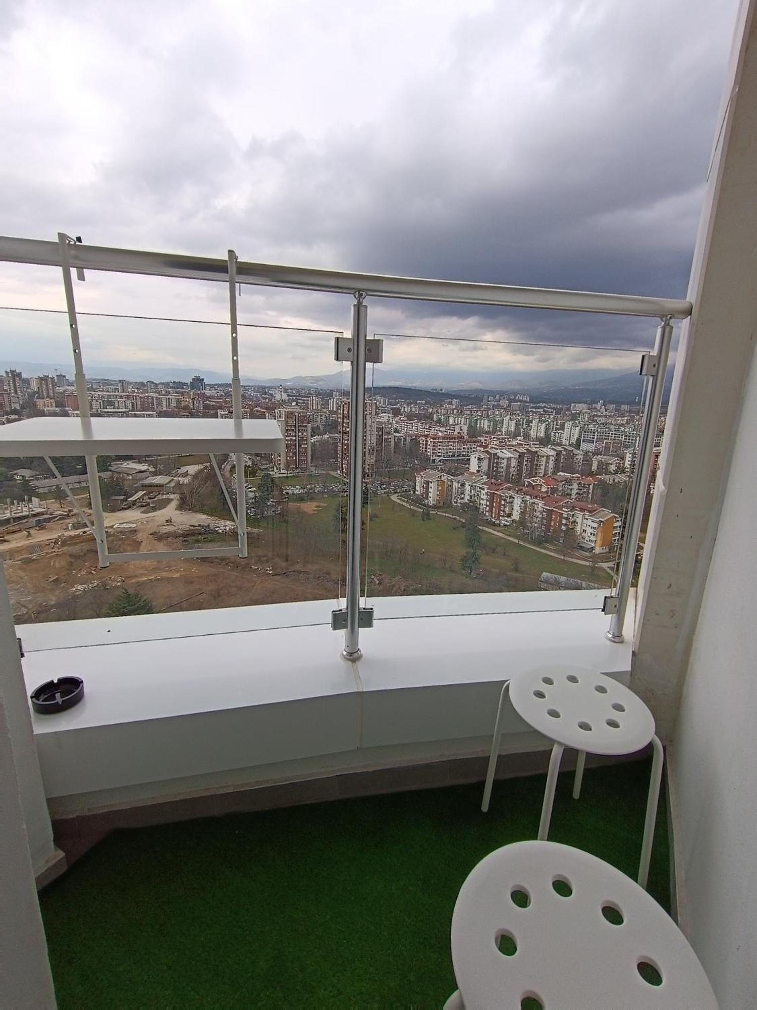 19Th & 18Th Floor Secure Apartments With Pool & Fitness & Parking Included In Price Skopje Luaran gambar