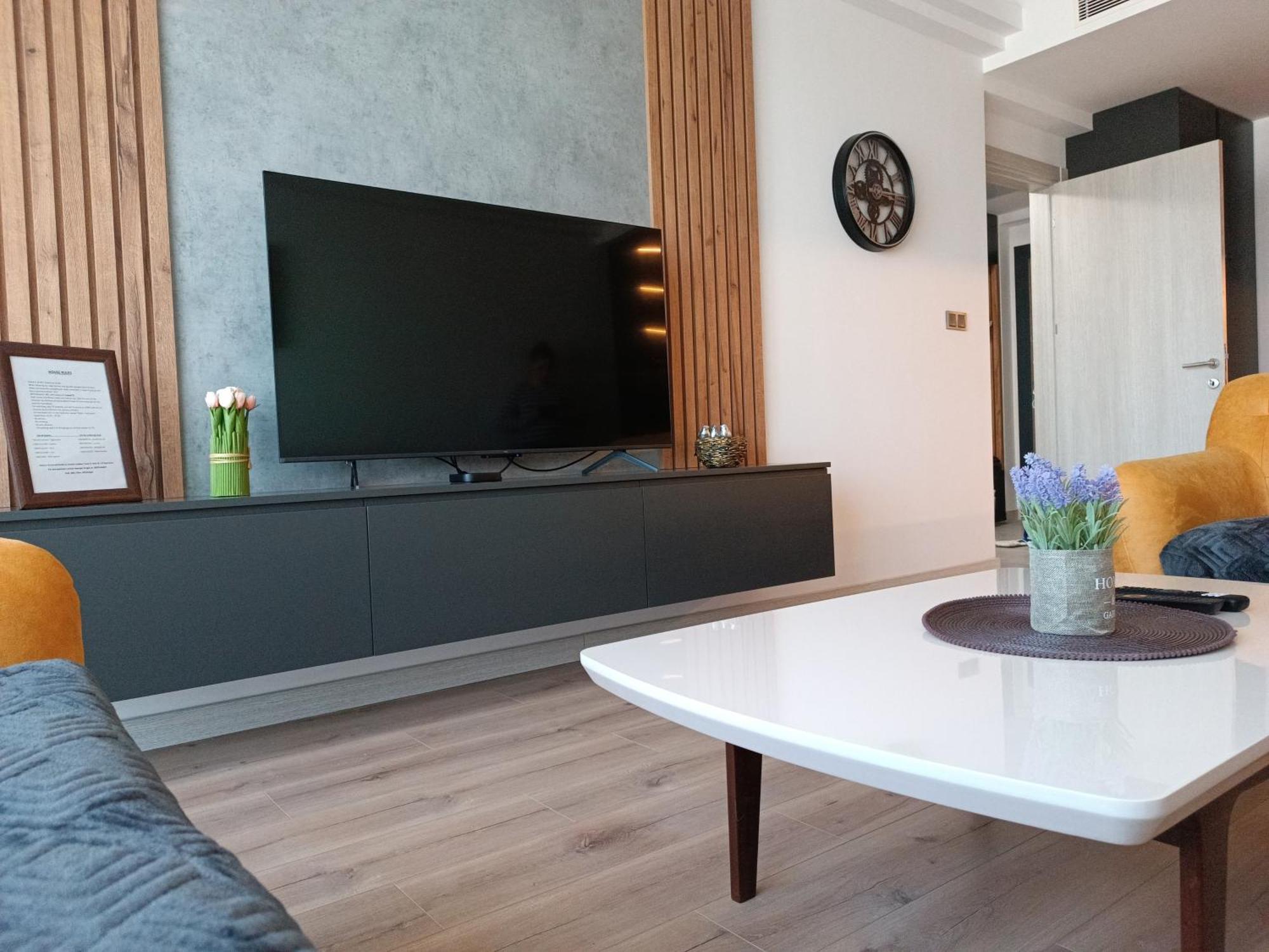 19Th & 18Th Floor Secure Apartments With Pool & Fitness & Parking Included In Price Skopje Luaran gambar